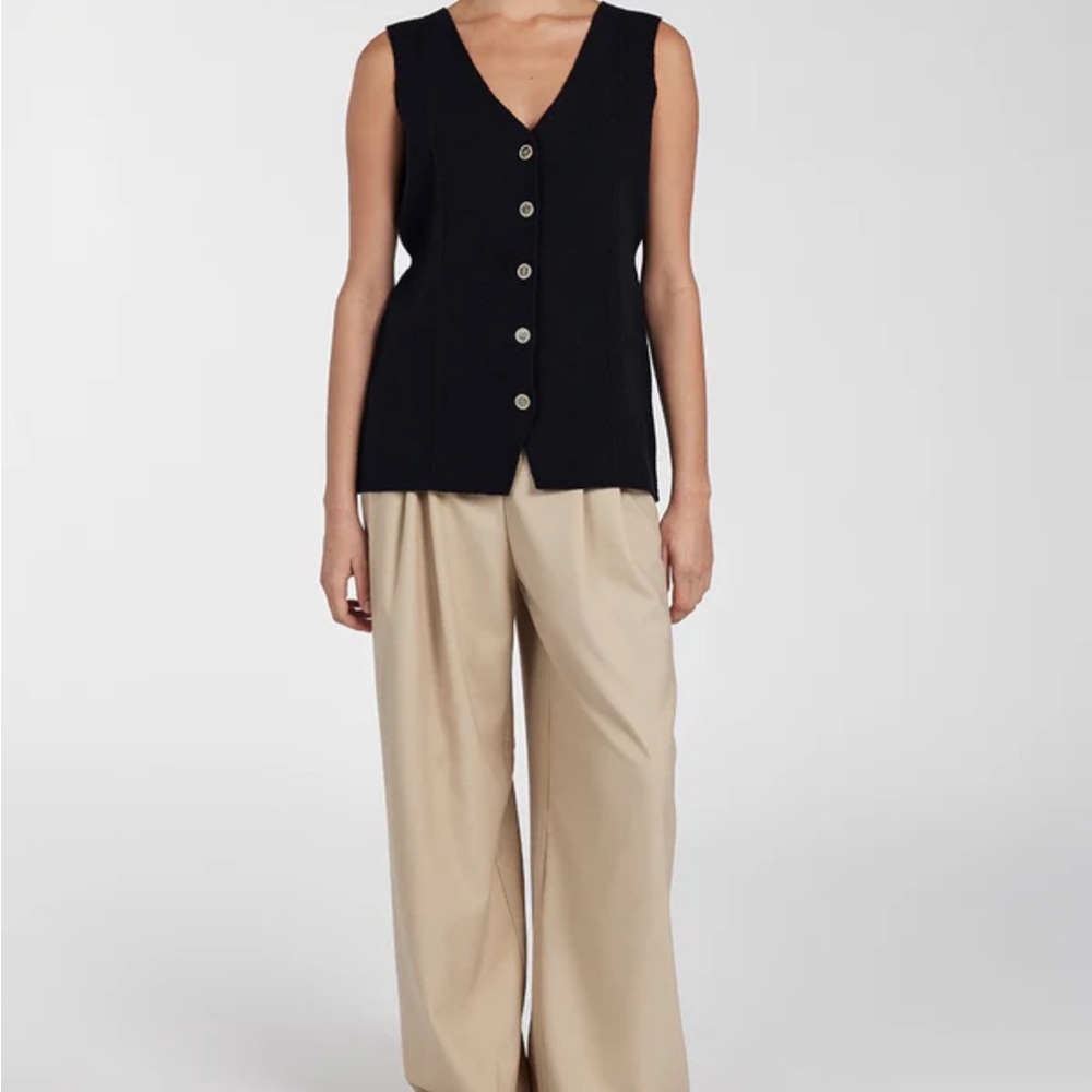 DISSH Black V-Neck Button Front Sleeveless Top